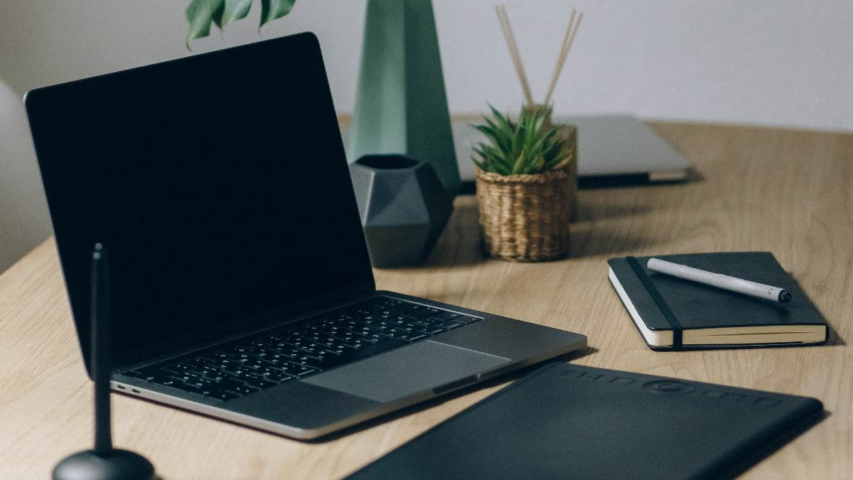 Amazon Sale On Best Lenovo Laptops In India Image: Cover