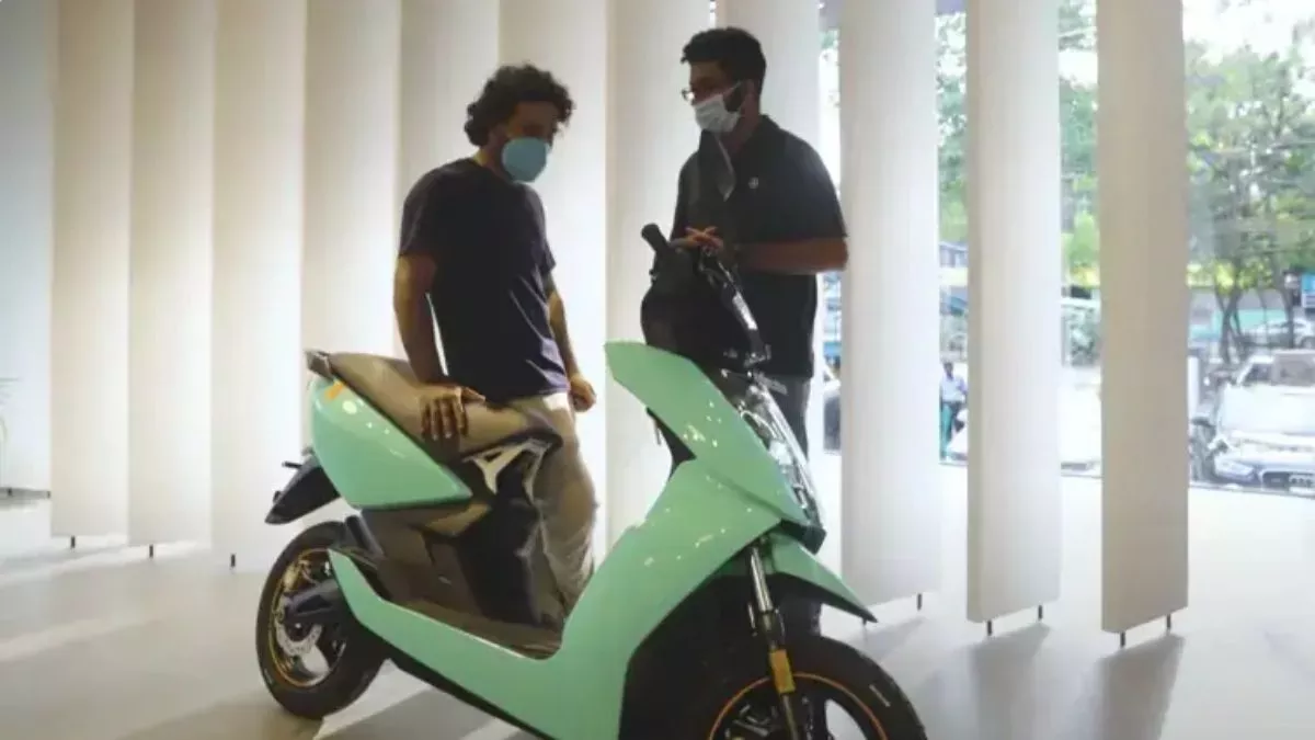 Ather 450x VS 450X Pro: बेस वेरिएंट से कितना एडवांस है एथर प्रो इलेक्ट्रिक स्कूटर, आसान भाषा में समझें