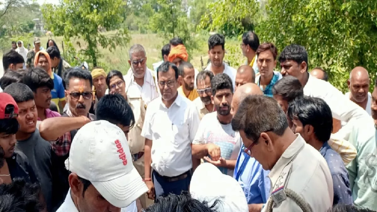 सिविल सर्वेंट के बाइक सवार भाई को बालू लदे तेज रफ्तार ट्रक ने 20 मीटर तक घसीटा, मौत; एक घायल, ड्राइवर को पकड़ा