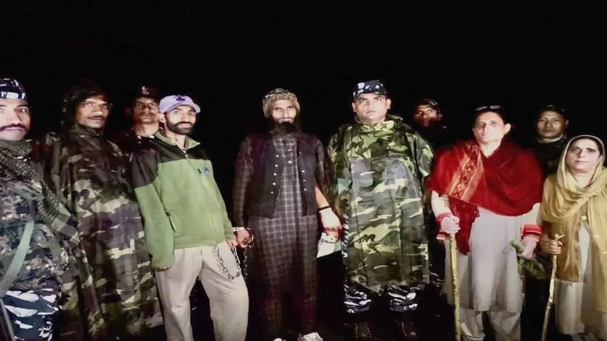 Jammu-Kashmir: किश्तवाड़ में हिजबुल मुजाहिदीन का ओवरग्राउंड आतंकी हुआ गिरफ्तार, की जा रही पूछताछ