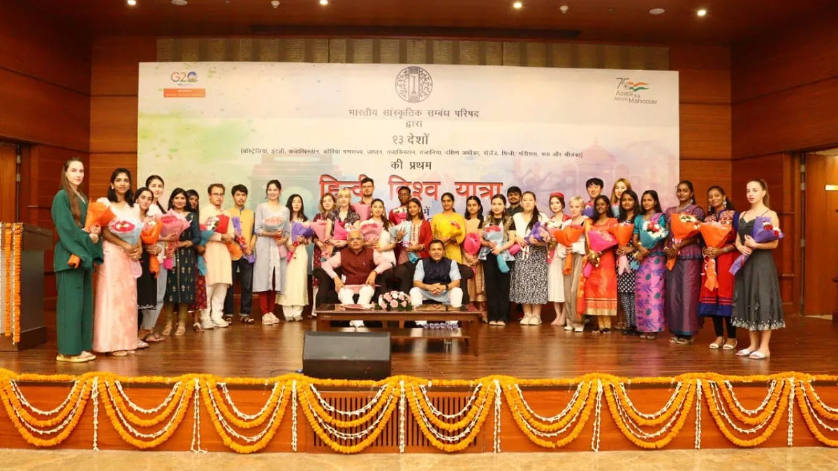 ICCR हिंदी विश्व यात्रा में शामिल होने भारत आए 13 देशों के 31 युवा प्रतिनिधि  साझा किए अपने अनुभव - 31 youth representatives from 13 countries came to  India to participate in Hindi ...