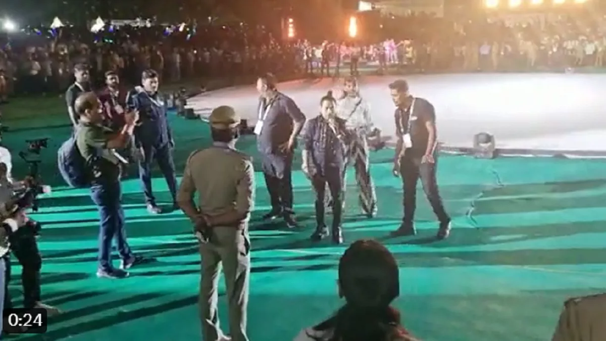 Khelo India University Games: अचानक भड़क उठे कैलाश खेर, माइक से बोला- तमीज सीखो, क्‍या होशियारी झाड़ रहे हो