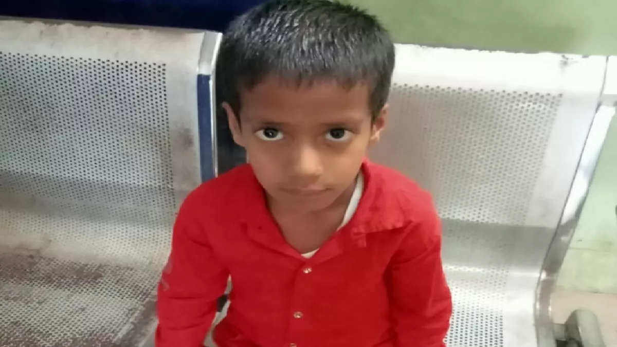6 साल के बच्चे से शिक्षक की क्रूरता: मासूम को छत से नीचे फेंका, इलाज के बाद खतरे से बाहर; आरोपी गि‍रफ्तार
