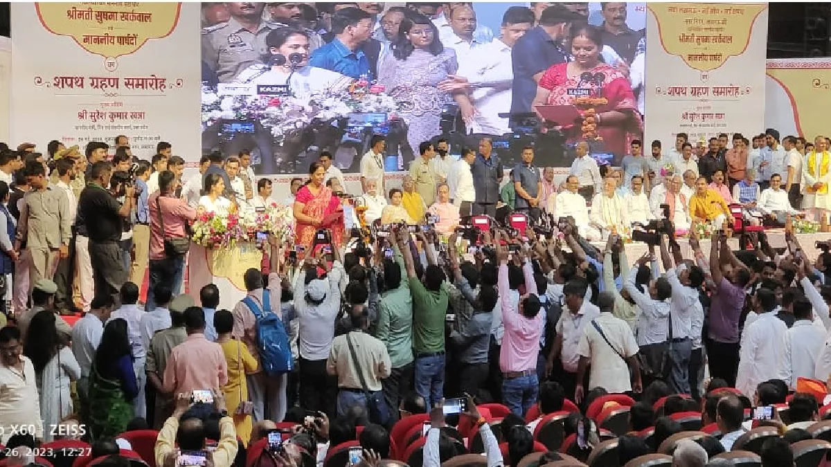 Lucknow News: सुषमा खर्कवाल ने लखनऊ की महापौर के पद पर ली शपथ, 110 पार्षदों ने भी ल‍िया प्रण