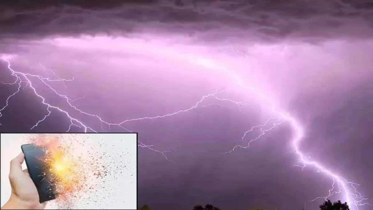 झारखंड में वज्रपात के चलते मोबाइल में विस्फोट से लगी आग की चपेट में 2 लोग, एक की मौत; दूसरा गंभीर
