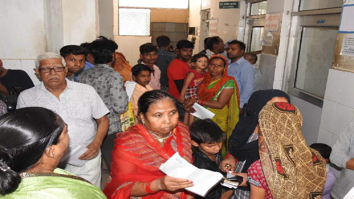 फर्रुखाबाद: डिप्टी CM के मुंह फेरते ही गायब हुए डॉक्टर्स, बिना इलाज के लौटे मरीज; निर्देश के बाद भी सुधार नहीं