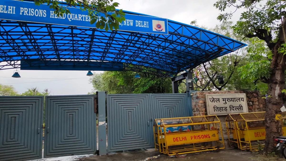 दिल्ली की तिहाड़ जेल के बाथरूम में विचाराधीन कैदी ने लगाई फांसी, मौत