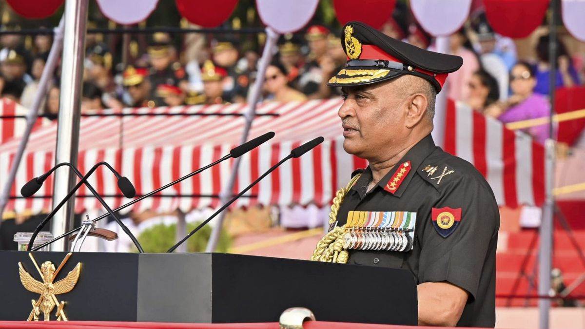 https://www.jagranimages.com/images/newimg/26052024/26_05_2024-army_chief_23725813.jpg