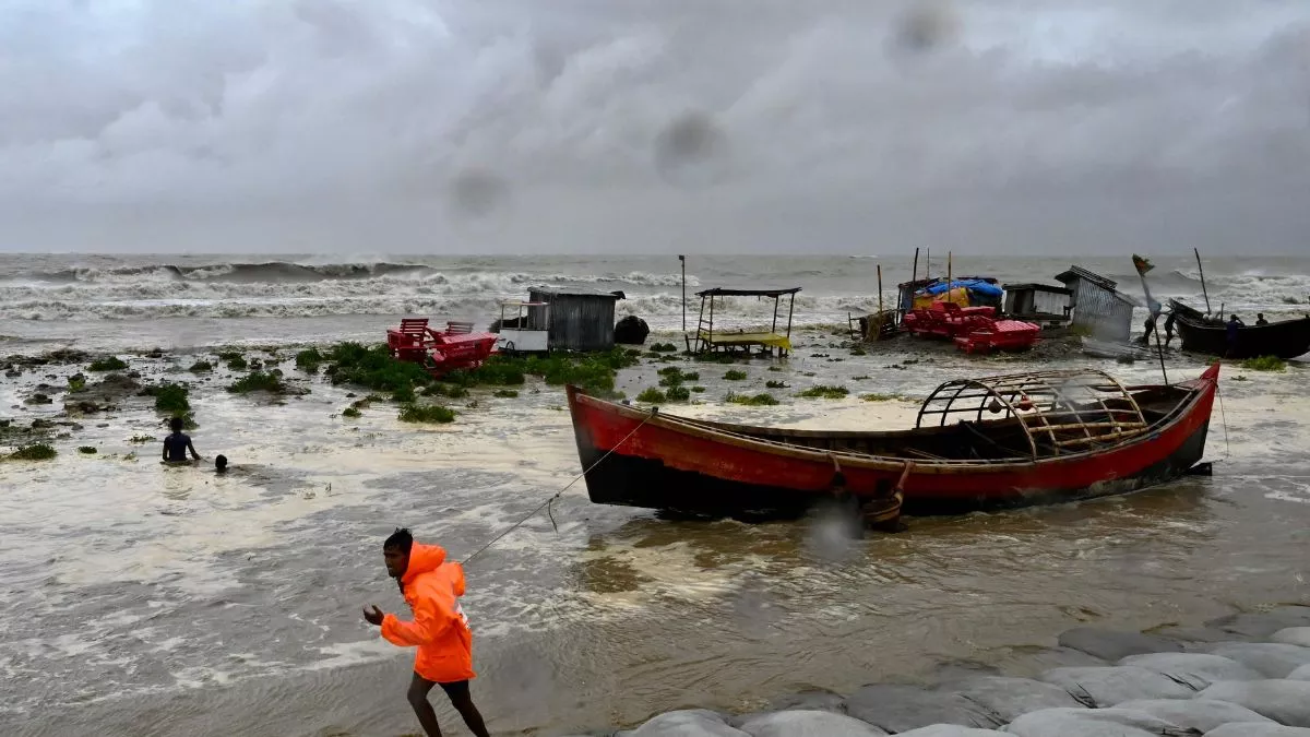 Cyclone Remal Alert: बांग्लादेश और बंगाल के तटों से टकराने वाला है चक्रवाती तूफान 'रेमल', कोलकाता एयरपोर्ट 21 घंटे के लिए बंद, दर्जनों ट्रेनें रद
