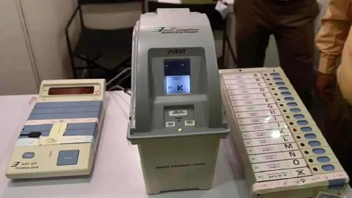 Jaunpur Seat: देर रात ट्रक में EVM को देख सपाईयों ने किया हंगामा, गड़बड़ी का लगाया आरोप; अफसरों ने दी ये सफाई