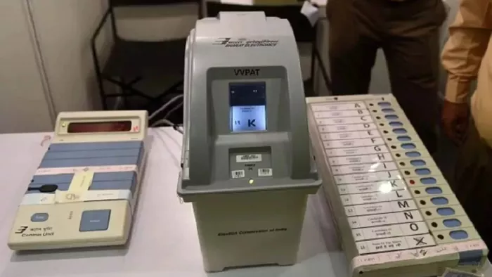 मतदान के बाद EVM को लेकर भड़के सपाईयों ने किया हंगामा