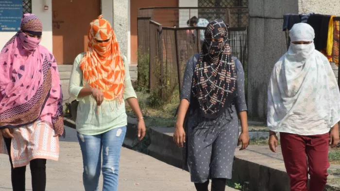 यूपी में गर्मी ने लोगों का हाल बेहाल कर रखा है। जागरण