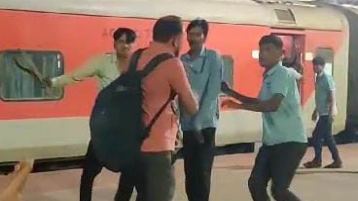 coach attendant beat two passengers very badly at koderma station video