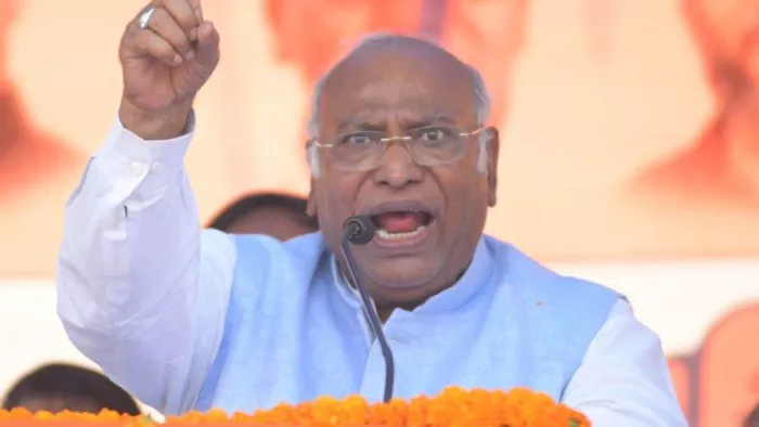 कांग्रेस अध्यक्ष ने हेट स्पीच पर चुनाव आयोग से जताई कार्रवाई की अपेक्षा। (फाइल फोटो)