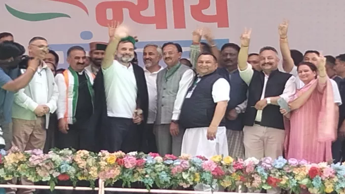 नाहन में पीएम मोदी पर जमकर बरसे राहुल गांधी।