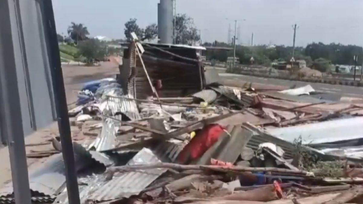 south goa bus rams into roadside shanties labourers killed