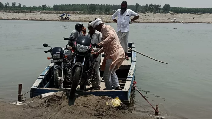 नहीं बना पुल तो पूरे गांव ने कर दिया आम चुनाव का बहिष्कार।