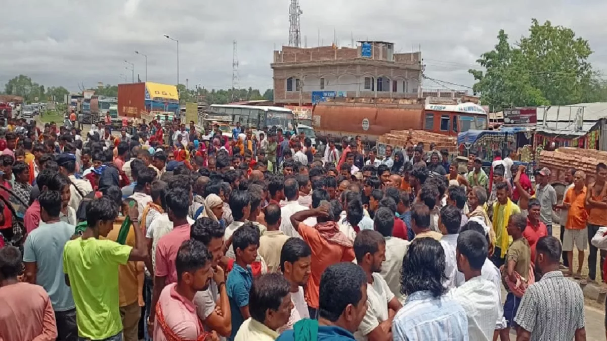 बीस सूत्रीय सदस्य के अपहरण का मामला, 40 घंटे बाद भी पुलिस नाकाम; ग्रामीणों NH-31 पर किया चक्का जाम
