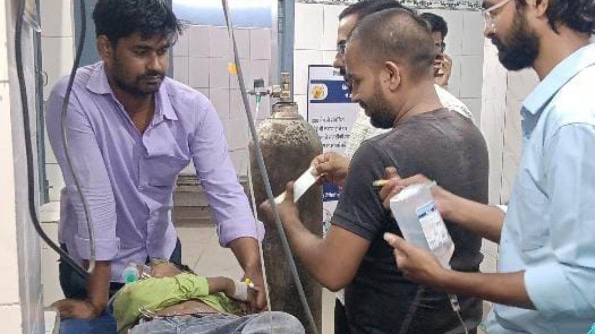 vaishali news pickup van collision kills one injures seven