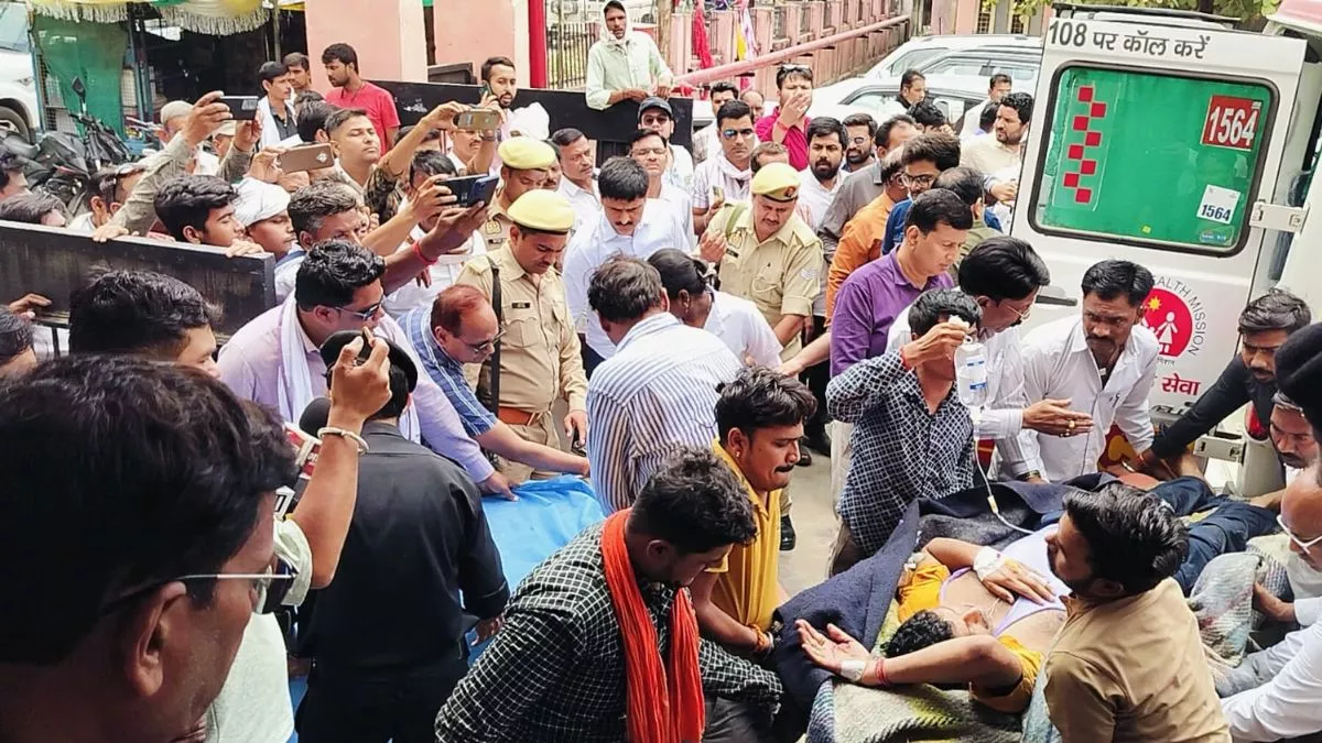Lalitpur News: पर्यटन क्षेत्र देवगढ़ में विशेष सचिव के काफिले पर मधुमक्खियों का हमला, कई घायल
