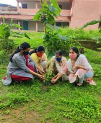 जीवन के लक्ष्य के साथ बढ़ रहा पौधारोपण अभियान