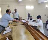 नामांकन दाखिल करते भाजपा उम्मीदवार अमित चौधरी।