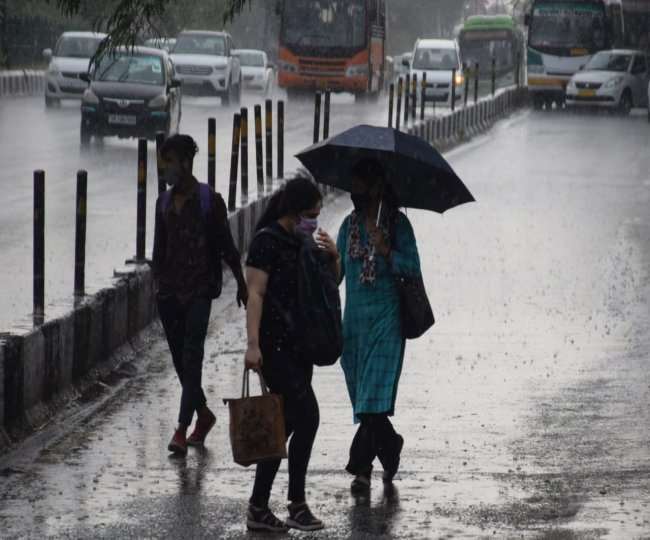 फरीदाबाद में तेज हवाएं चल रही हैं और बादल गरज रहे हैं।