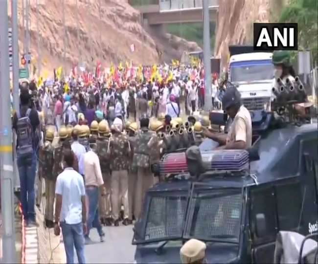 हरियाणा में राज्यपाल के आवास की ओर किसानों का मार्च ।