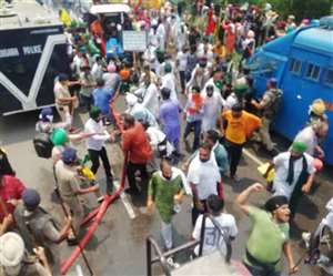 मोहाली की तरफ से चंडीगढ़ में एंटर होते किसान। जागरण