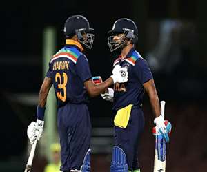 भारतीय कप्तान शिखर धवन और हार्दिक पांड्या- फोटो ट्विटर पेज