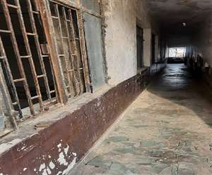 आरोपित अभिलेख फाड़कर वैक्सीन की खाली वायल लेकर चले गए