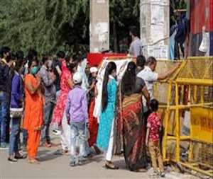 डीएम ने अब शनिवार व रविवार को भी धार्मिक स्थलों को खोलने के निर्देश दिए हैं।