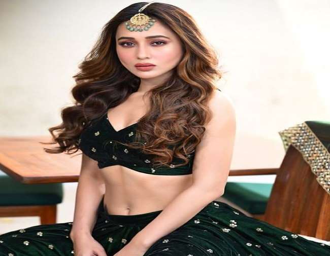 मिमी चक्रवर्ती जादवपुर से टीएमसी पार्टी की सांसद हैl