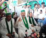 यूपी गेट स्थिति कृषि कानून विरोधी धरना स्थल पर प्रेस वार्ता करते भारतीय किसान यूनियन के राष्ट्रीय प्रवक्ता राकेश टिकैत।