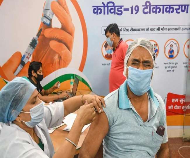 सबसे ज्यादा जोखिम वाले समूह यानी 60 साल से अधिक उम्र के लोगों का टीकाकरण सुस्त पड़ गया है।