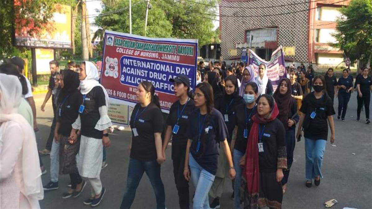 INTERNATIONAL DAY AGAINST DRUG ABUSE रैली निकाल नशे से होने वाले