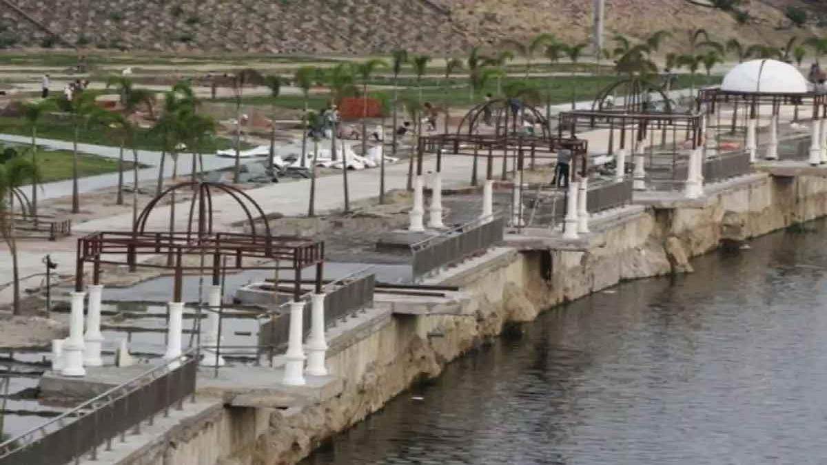 https://www.jagranimages.com/images/newimg/26062022/26_06_2022-gomti_riverfront_scam_22837867.jpg