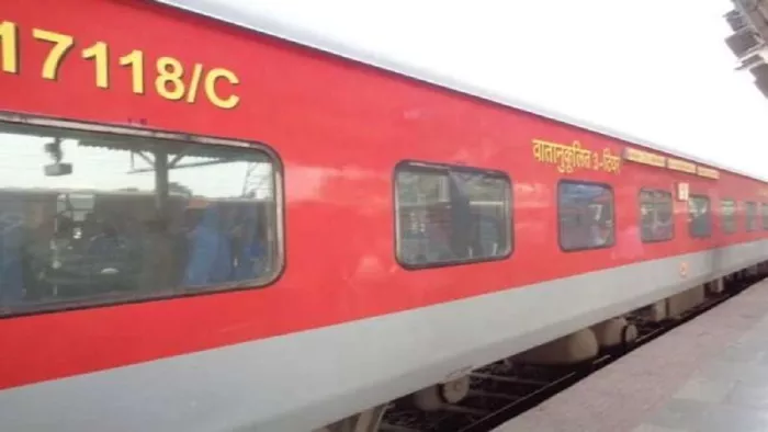 मुजफ्फरपुर से सप्तक्रांति एक्सप्रेस सोमवार से 29 जून तक हाजीपुर होकर जाएगी दिल्ली, कई ट्रेनें रद