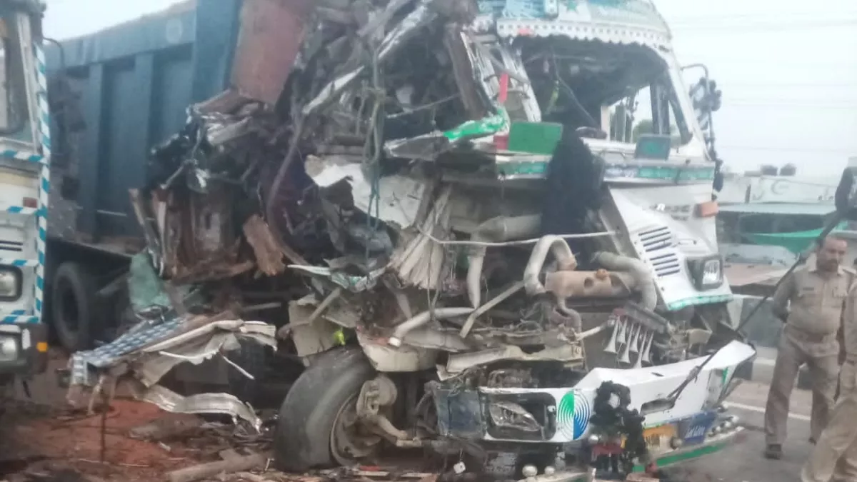 Kanpur Highway Jam : खड़े ट्रक से टकराया डंपर, परिचालक की मौत, लखनऊ-कानपुर हाईवे पर बाधित रहा यातायात