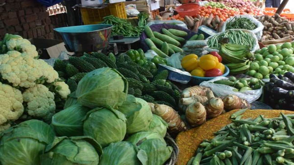 Vegetable Rate Today लाल टमाटर के भाव भी हुए लाल, पढ़ें आज सब्जियों के