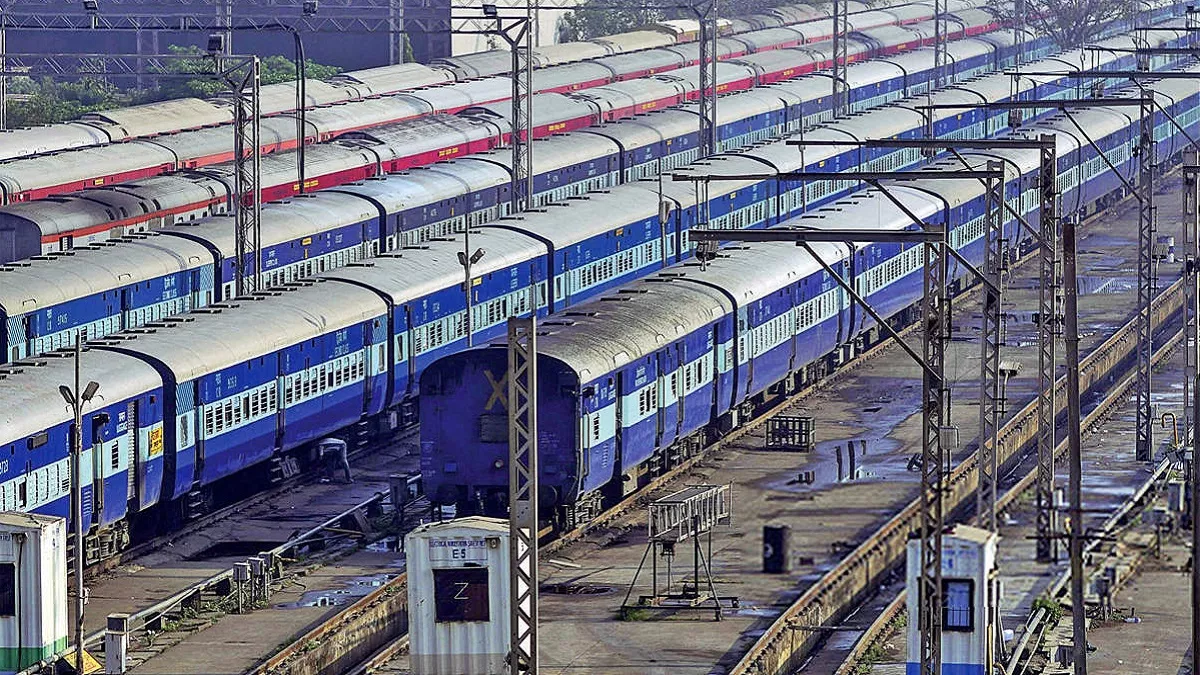 Railway News: रेलवे ने देशभर में आज कैंस‍िल की 239 ट्रेनें, कल भी 154 ट्रेनें रहेंगी रद, 30 ट्रेनों के सोर्स स्‍टेशन में हुआ बदलाव
