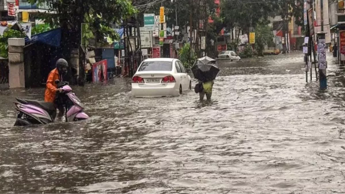 Monsoon की पहली बारिश से तबाही कहीं बाढ़ जैसे हालात तो कहीं गिरा मकान; अलग-अलग  हादसों में 13 लोगों की मौत - Monsoon rain Caused Devastation flood like  situation at some places