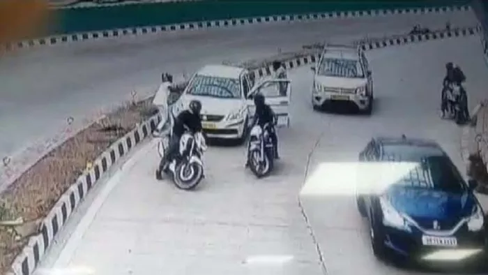 प्रगति मैदान सड़क सुरंग में शनिवार को दिनदहाड़े लूट की वारदात को दिया अंजाम।