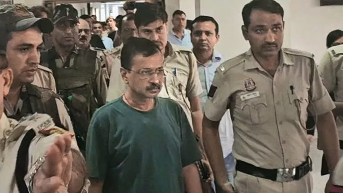 अरविंद केजरीवाल को राउज एवेन्यू कोर्ट में पेश किया गया। वीडियो ग्रैब