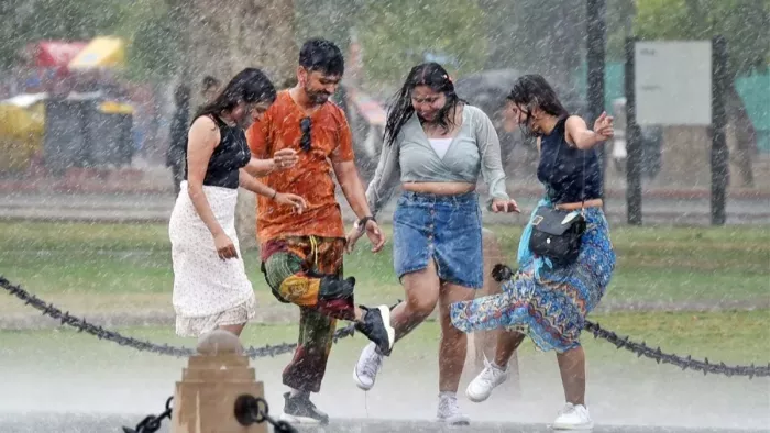 गर्मी की तपिश से जल्द मिलेगी राहत। (फाइल फोटो)