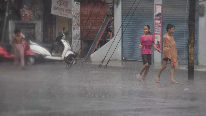 कानपुर में रुक-रुक कर बारिश हो रही है। जागरण