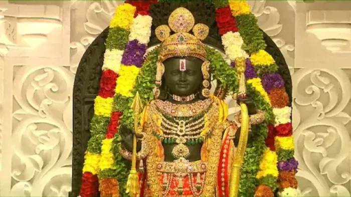 नवनिर्मित राम मंदिर के गर्भगृह में विराजमान रामलला। जागरण