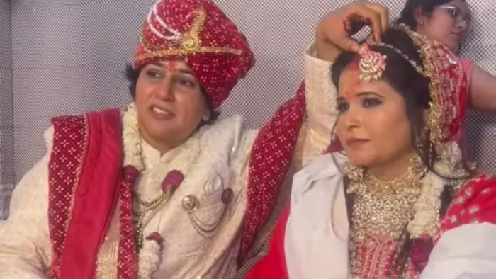 समलैंगिक जोड़े ने रीति रिवाज के साथ शादी की। फोटो- जागरण