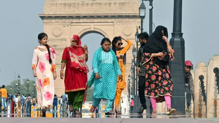 Delhi Weather Update: 39 डिग्री तापमान पर हीट इंडेक्स 52, उमस से लोग परेशान। फाइल फोटो
