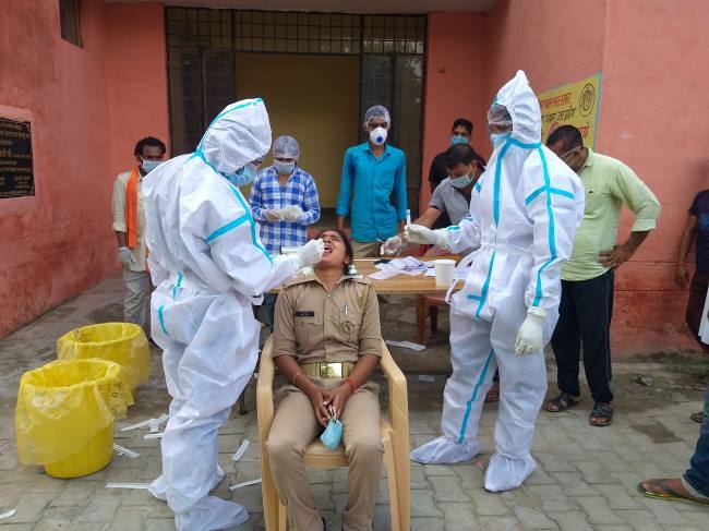 सीएचसी आइए, कोरोना टेस्ट कराइए और तीन मिनट में ही रिपोर्ट लें